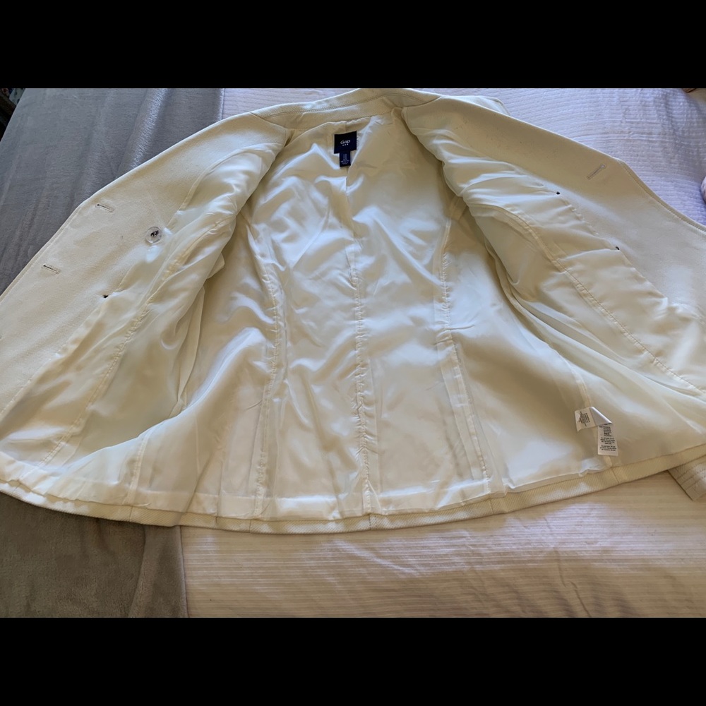 Beautiful White Jacket - Picture 8 of 10